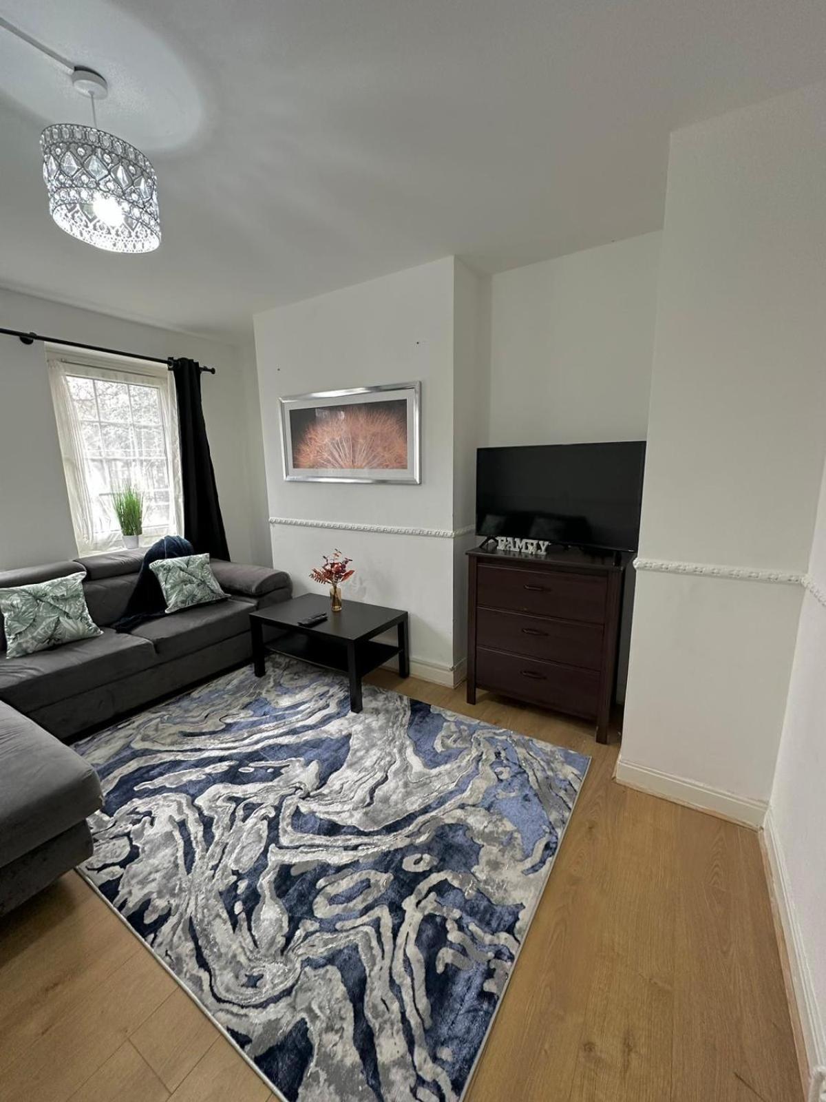 2 Bedroom Flat, 2 Minutes Walk To Bethnalgreen Station, Central Londra Exterior foto
