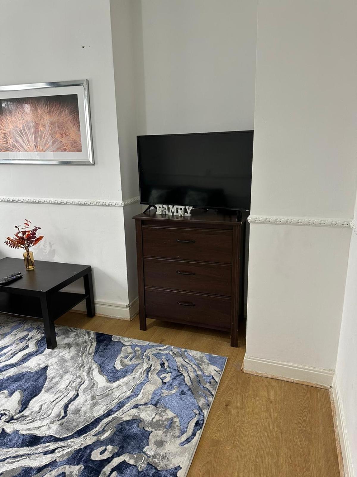 2 Bedroom Flat, 2 Minutes Walk To Bethnalgreen Station, Central Londra Exterior foto