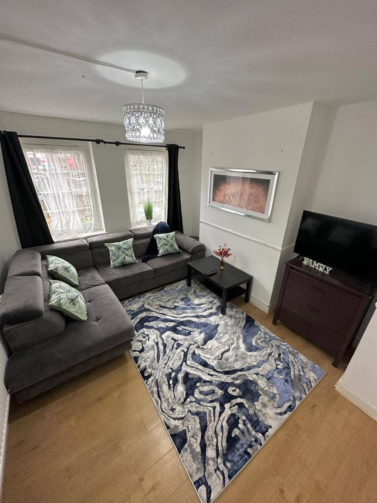 2 Bedroom Flat, 2 Minutes Walk To Bethnalgreen Station, Central Londra Exterior foto