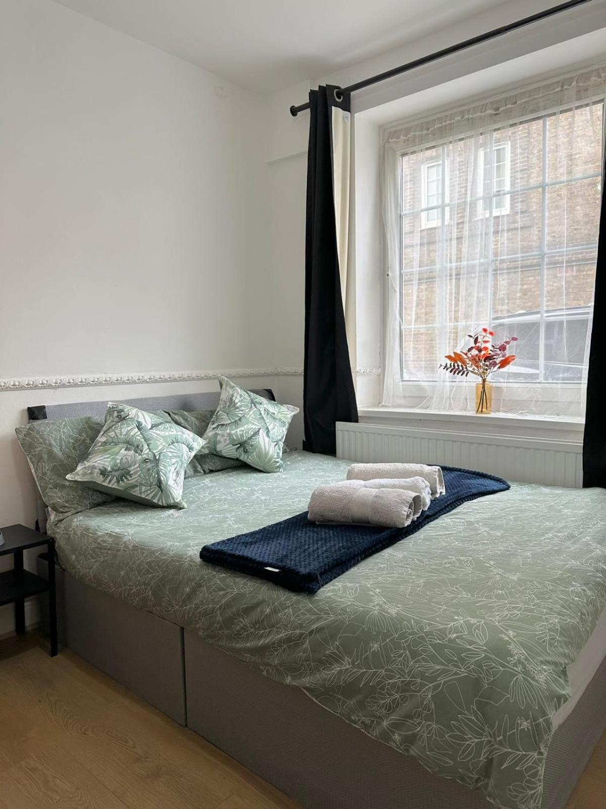 2 Bedroom Flat, 2 Minutes Walk To Bethnalgreen Station, Central Londra Exterior foto